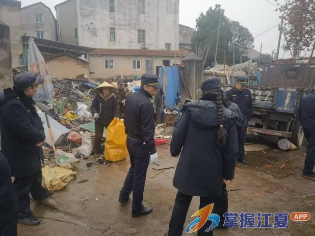 靶向整治废品回收占道经营  以“四线一口”治理绘就路域环境新图景