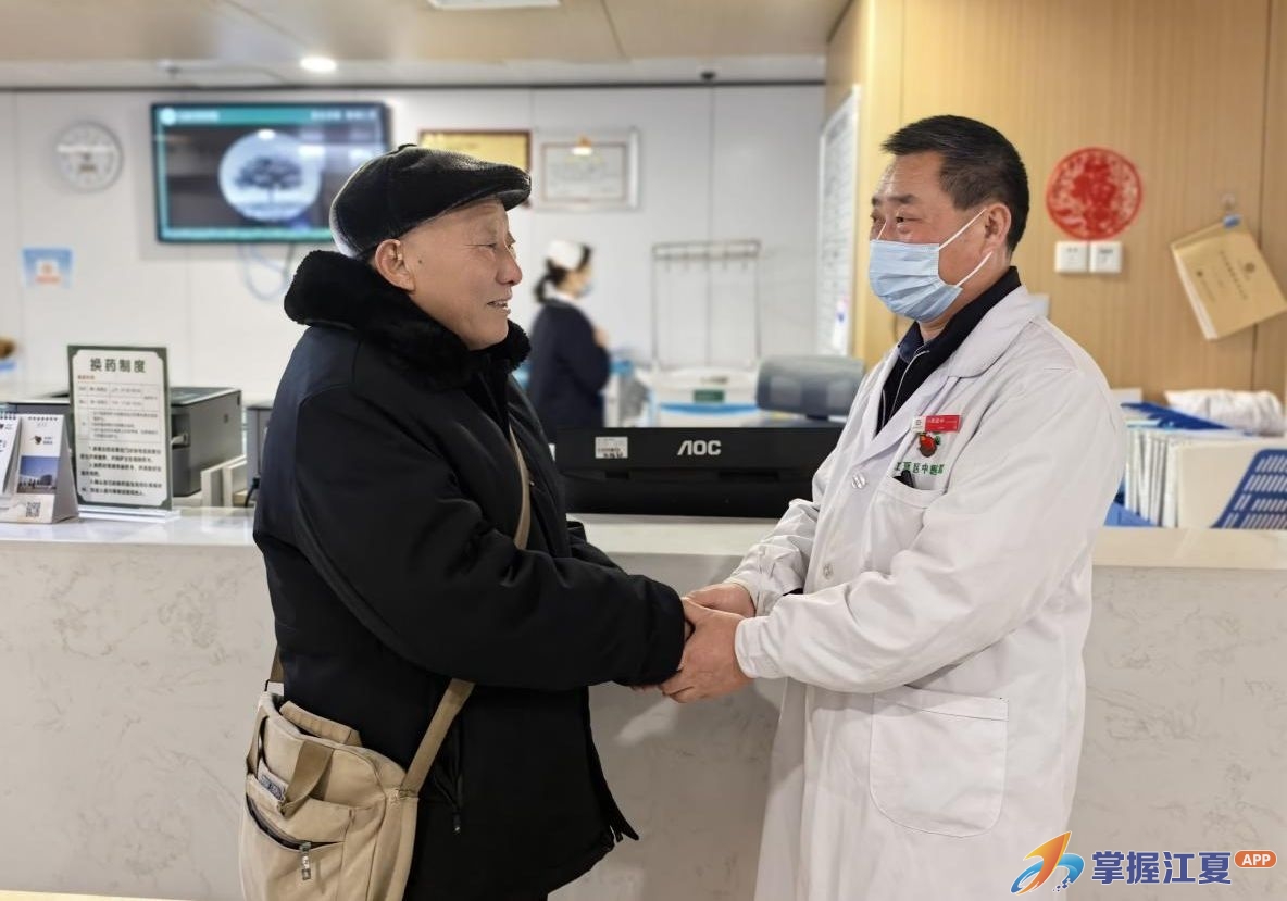 心脏搭桥仅半年，八旬老人再“闯关”，医生为其实施高风险肛肠手术