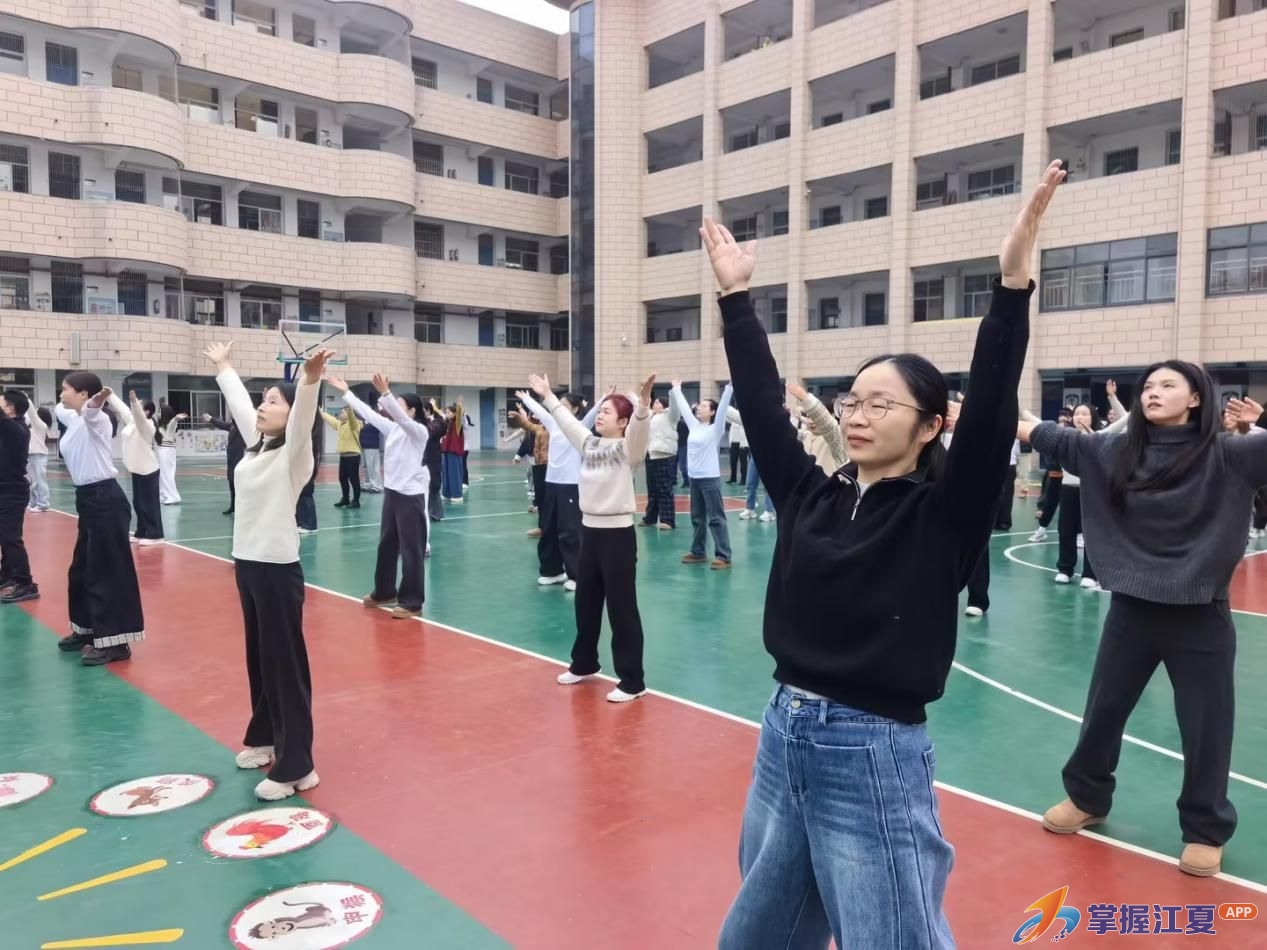 党建红引领健身热 强队伍凝聚奋进力