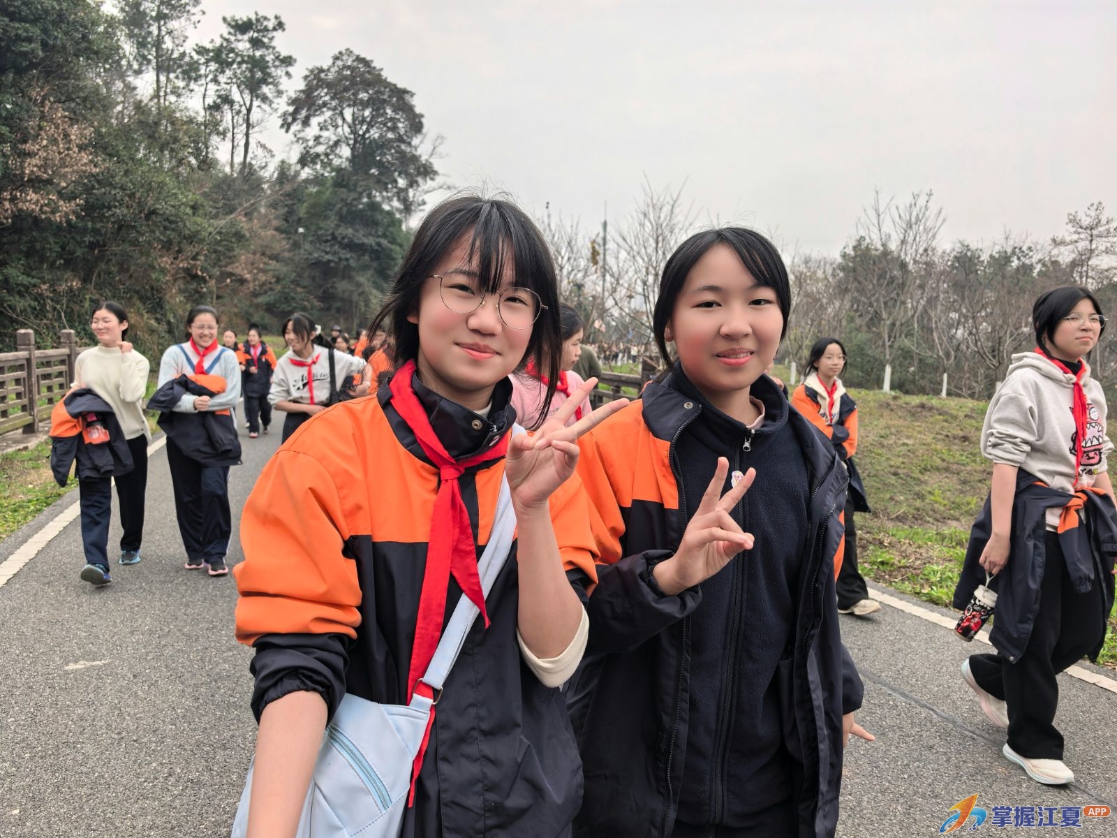 徒步迎新展风采 家校同行向未来——江夏区向阳学校千余师生家长大花山徒步迎新年