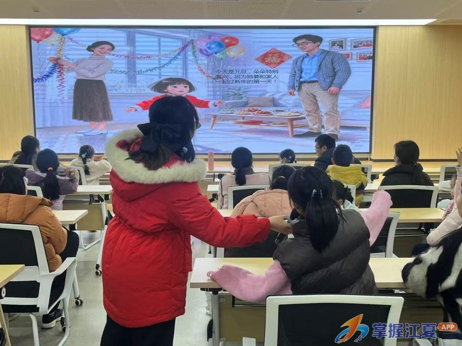 公益实践行 书香润童心——汉口学院图书馆联合江夏区图书馆童梦少儿读书会温情启幕