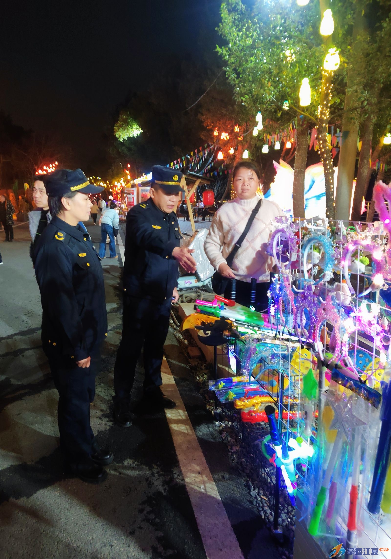 以“城管之绣”绘“文旅之美”：江夏城管精细服务擦亮城市名片