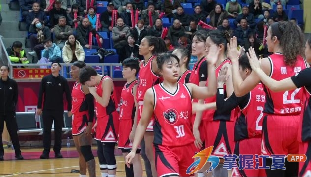 队长复出 新援加入 武汉盛帆火力全开战胜北京首钢园女篮