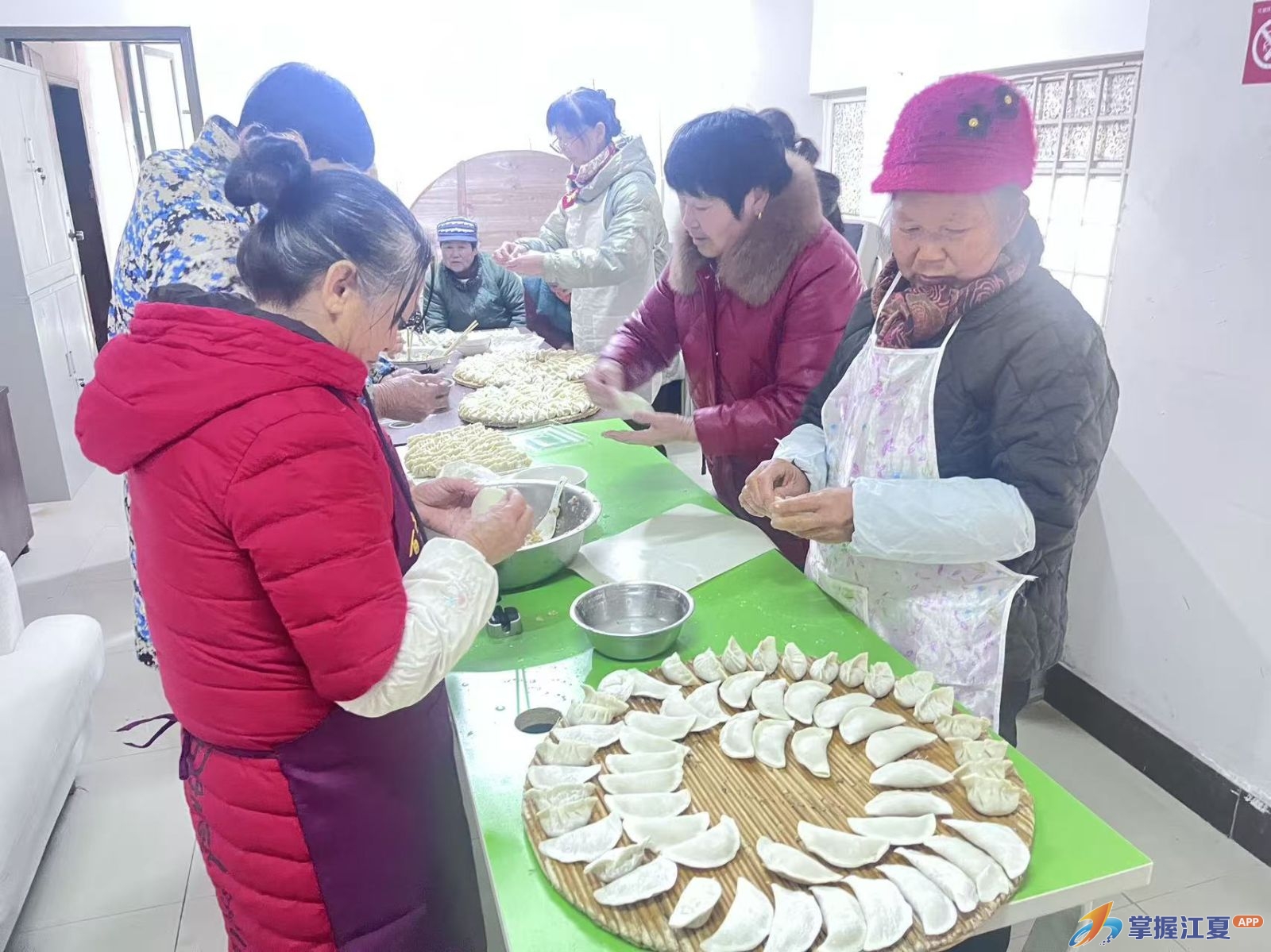 饺子暖邻里 温情送到家
