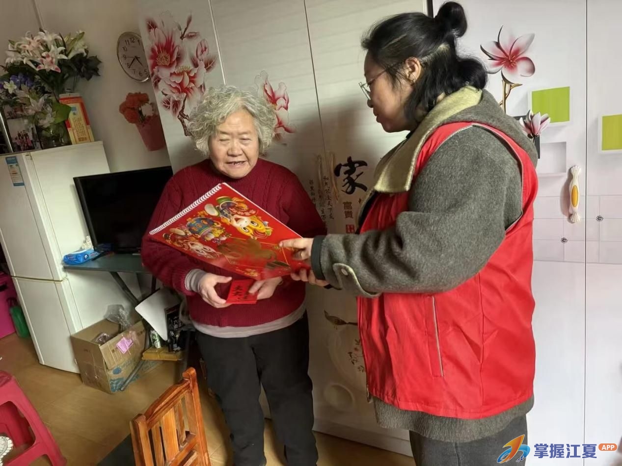 金水办事处农科所大队联合佳蔓养老开展“情暖夕阳 服务上门”关爱老人活动