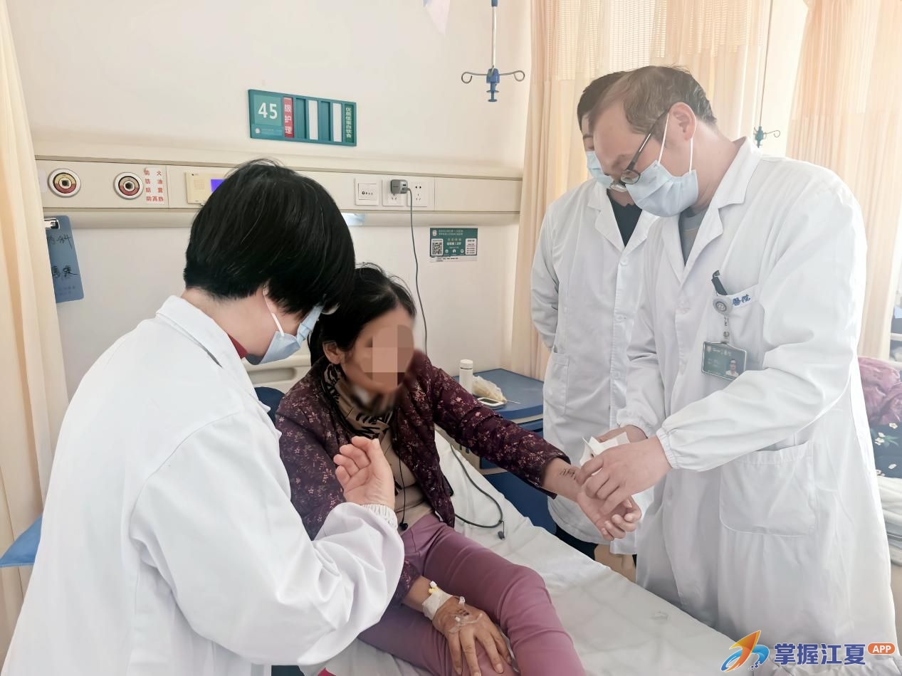 血管里的“拆弹行动”：江夏医护团队成功为透析患者重建“生命通道”