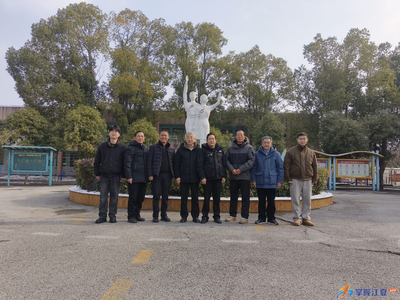 江夏区关工委赴舒安小学开展暖冬捐赠活动