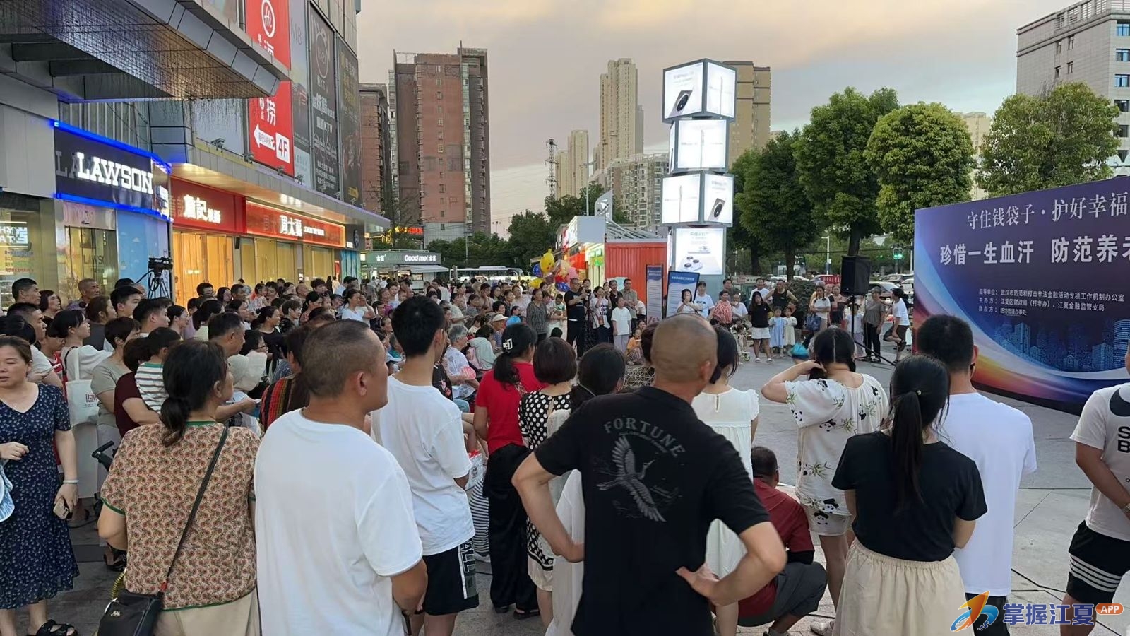 精准宣教织密防线，“文艺骑兵”守护江夏百姓“钱袋子”