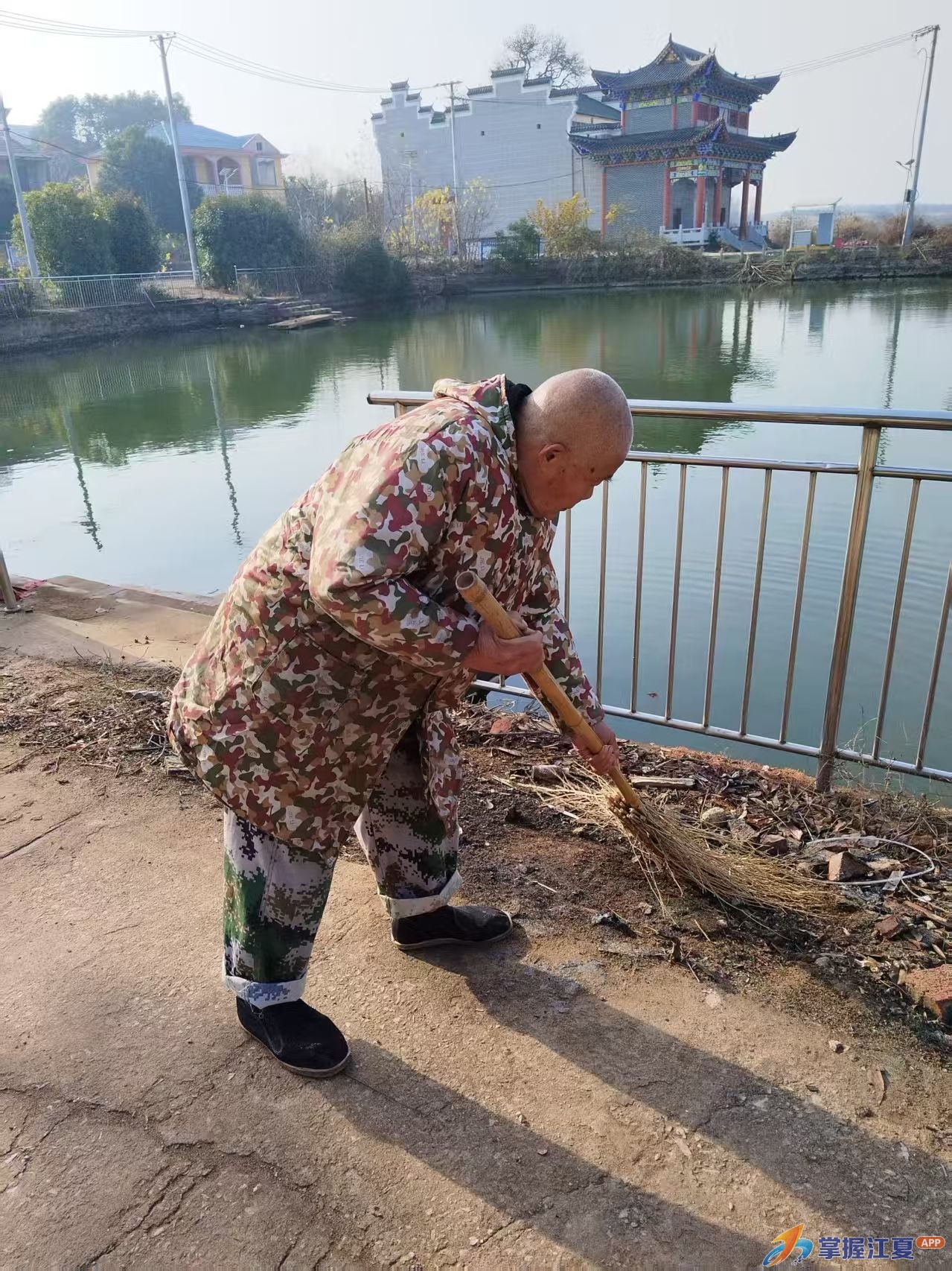 银发力量点亮家乡：舒安老人携手净美家园
