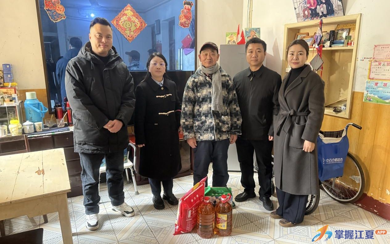 党员走访送暖 新春情满“古驿”  --区住更局机关党员开展节前慰问活动