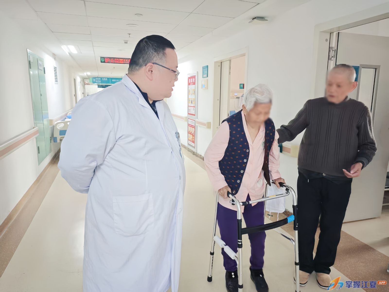 八旬老人同时遭遇“心脏危机”与“骨折重创” 江夏这家医院多学科团队“序贯攻坚”打赢生命保卫战