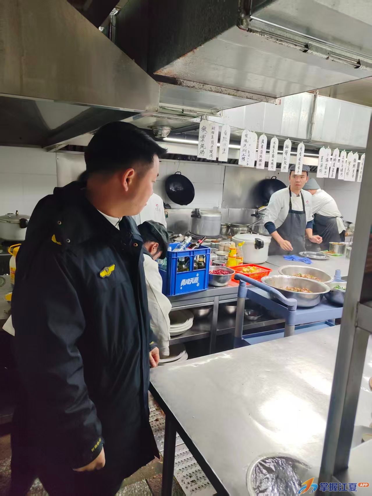 庙山市场监管所开展“团年饭”餐饮食品安全专项检查
