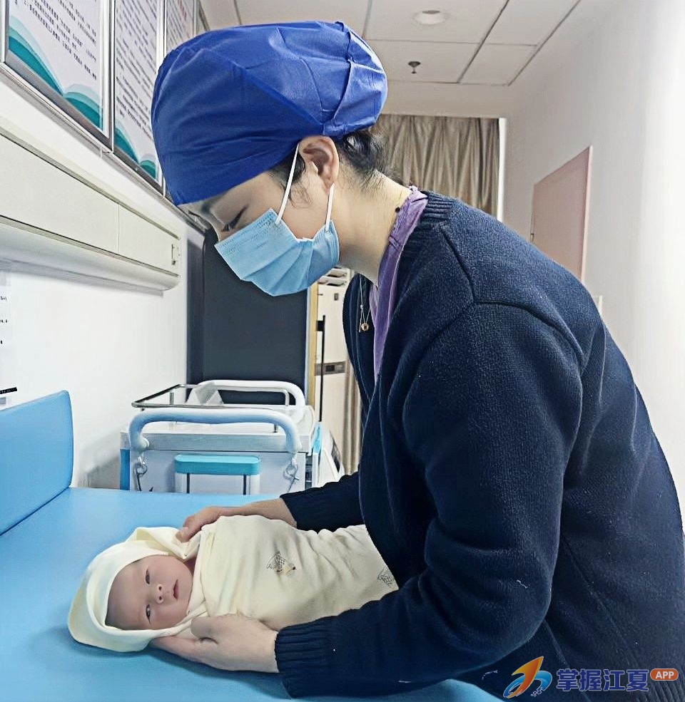 江夏区迎来首批“马宝宝”新年健康启程