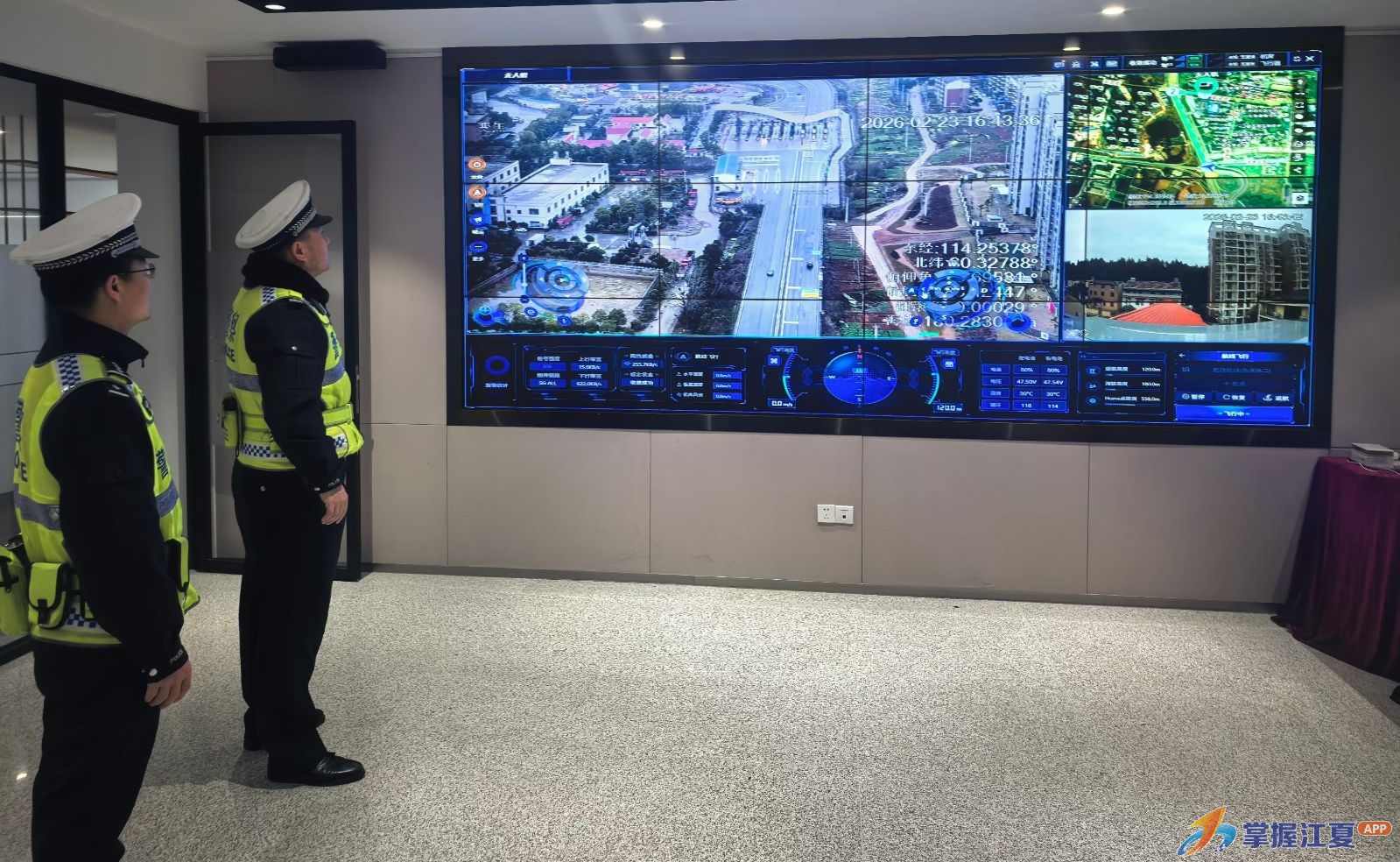 江夏交警全力护航2026年春节返程高峰