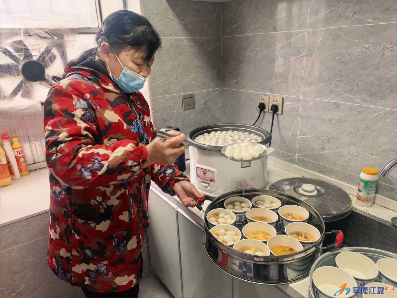法泗社区开展情暖元宵·共煮团圆”主题煮汤圆活动