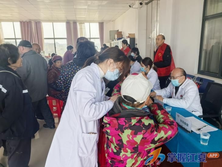 梁子湖风景区联合江夏区中医院开展雷锋月义诊活动