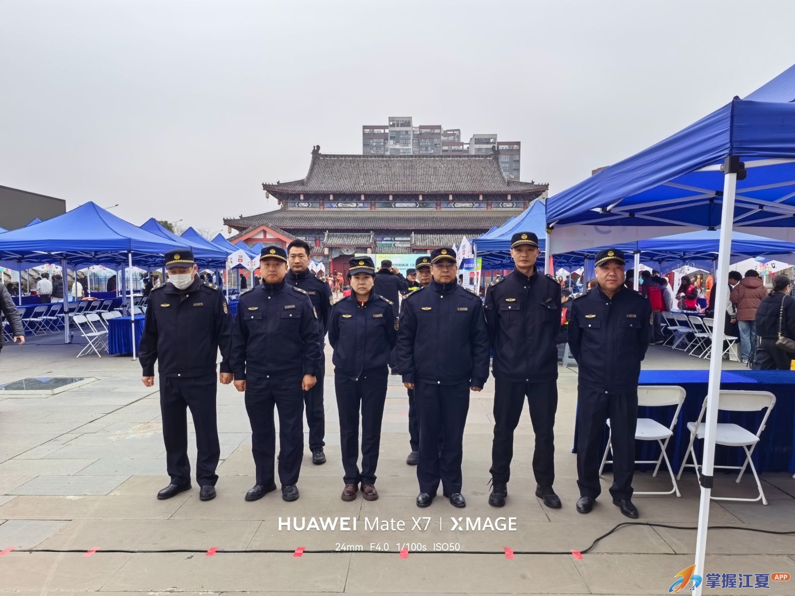 江夏城管全力护航学雷锋公益市集 精细化服务擦亮城市文明底色