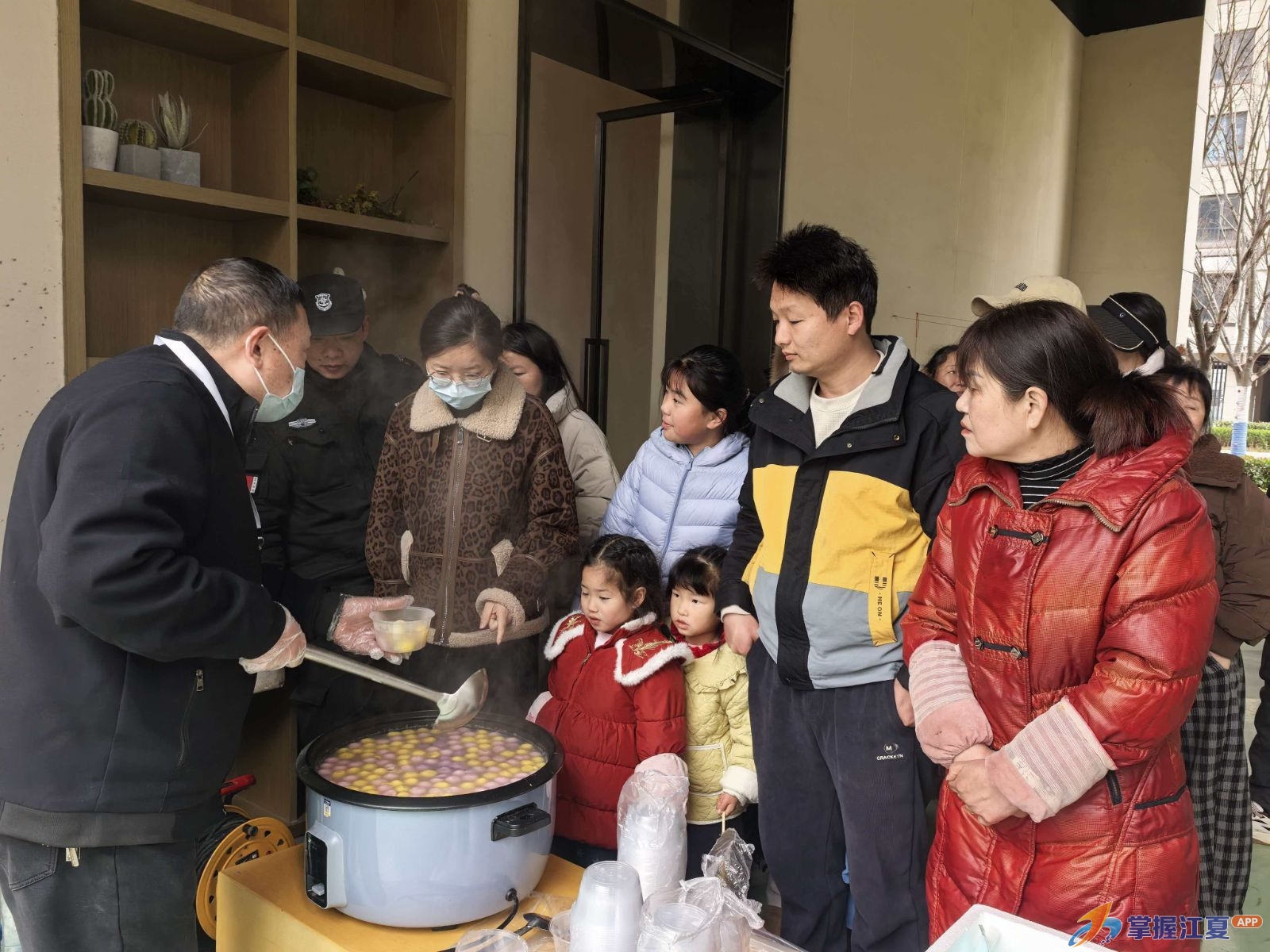 情暖元宵共团圆  文明物业谱新篇