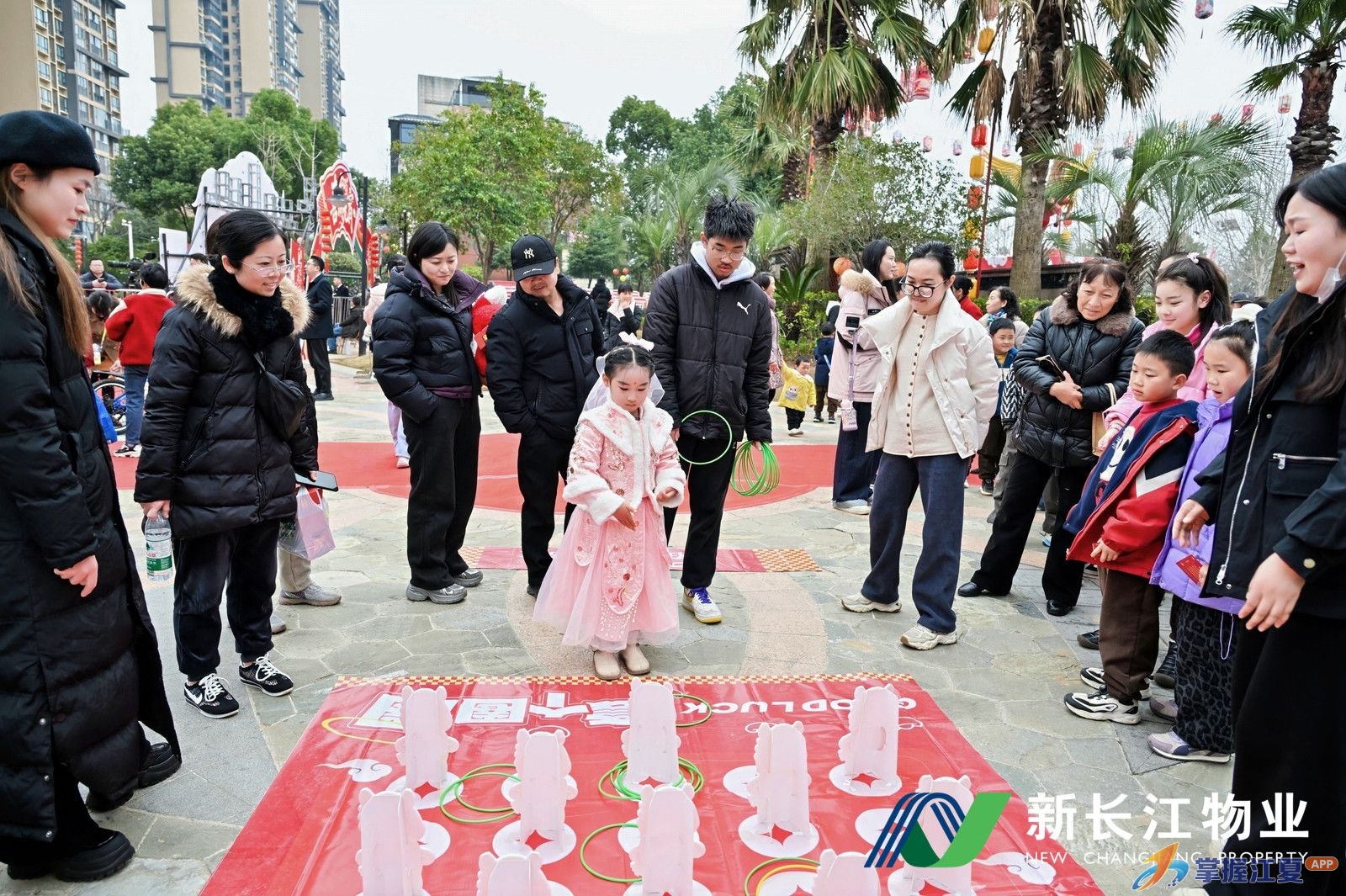 线上线下超77万人围观！江夏这个小区元宵晚会上演无人机大秀