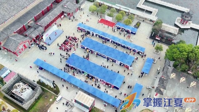 谭鑫培公园变身“公益市集” 志愿服务送到市民身边