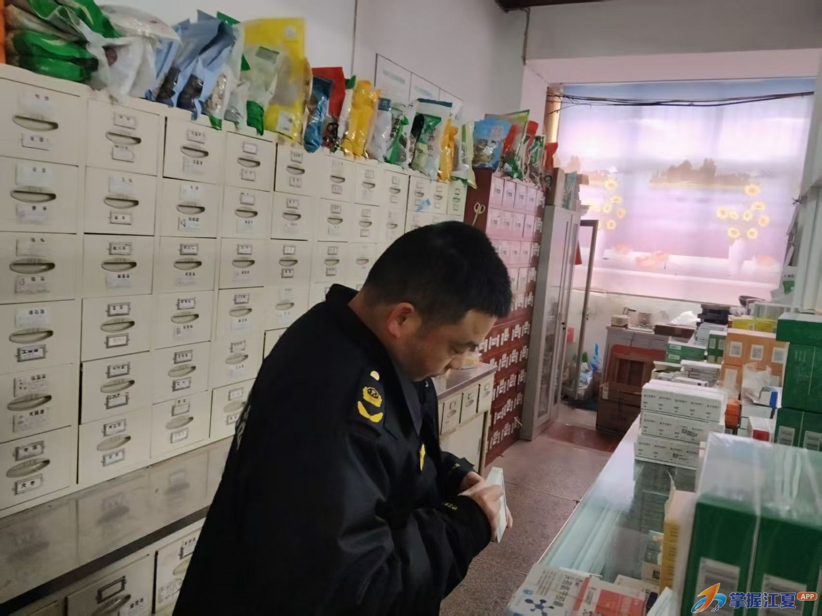 山坡市场监管所开展村卫生室专项检查