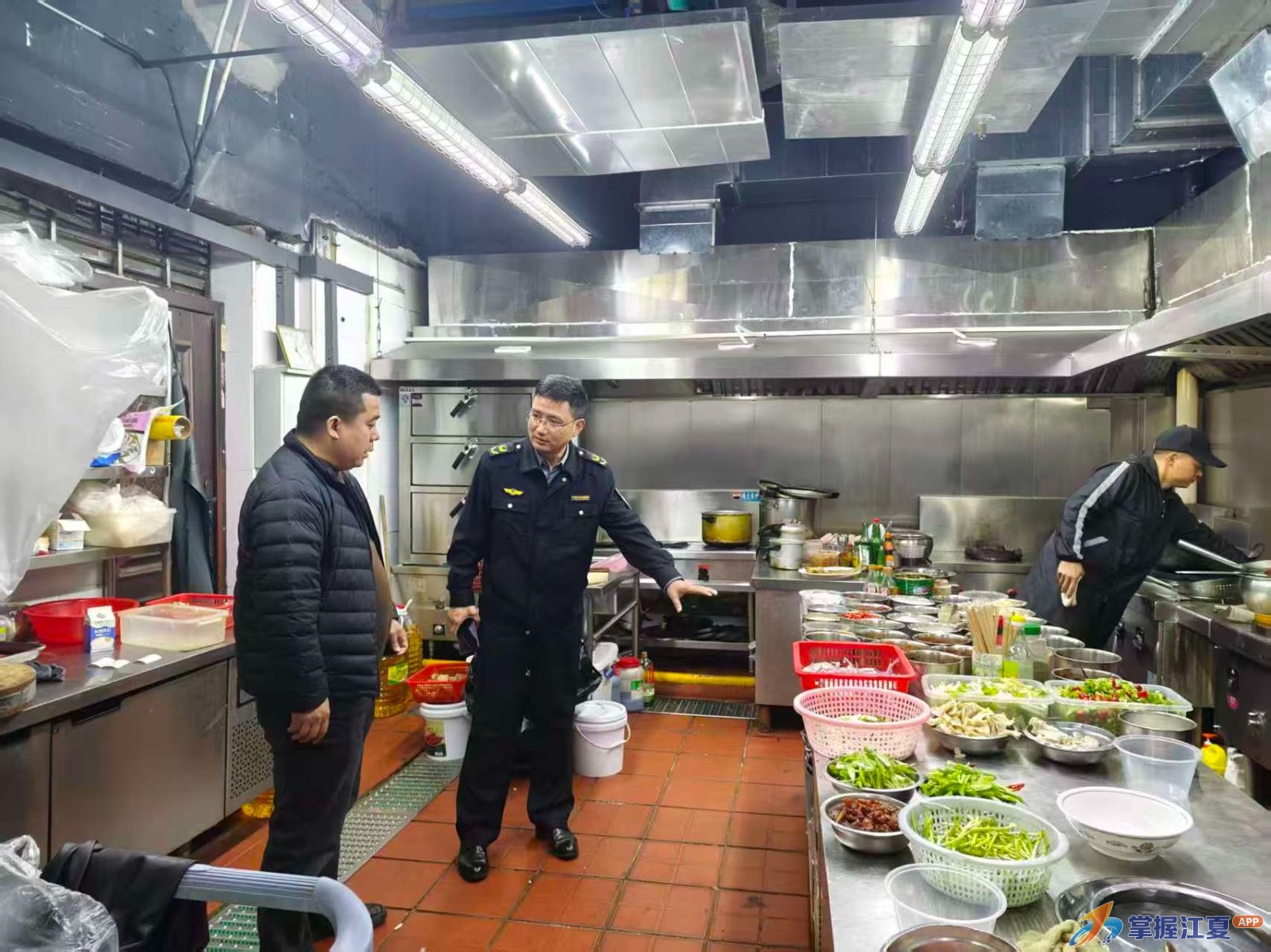金港市场监管所开展网络餐饮专项整治 守护“舌尖上的安全”