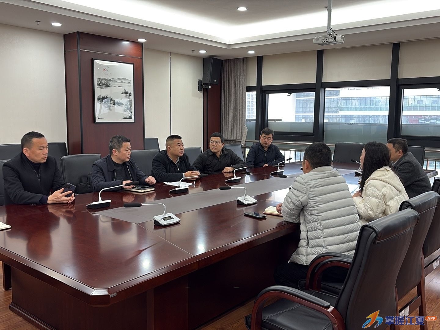 江夏城管护航城市更新 容缺办理提速纸坊长塘叶片区项目