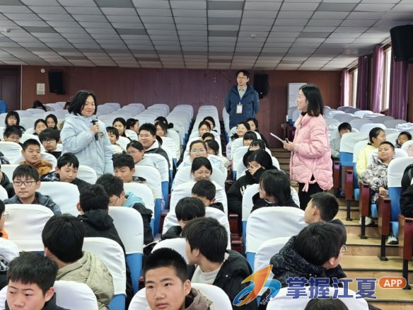 山坡建新中学“法治第一课”：用梯度化法治教育护航青春成长