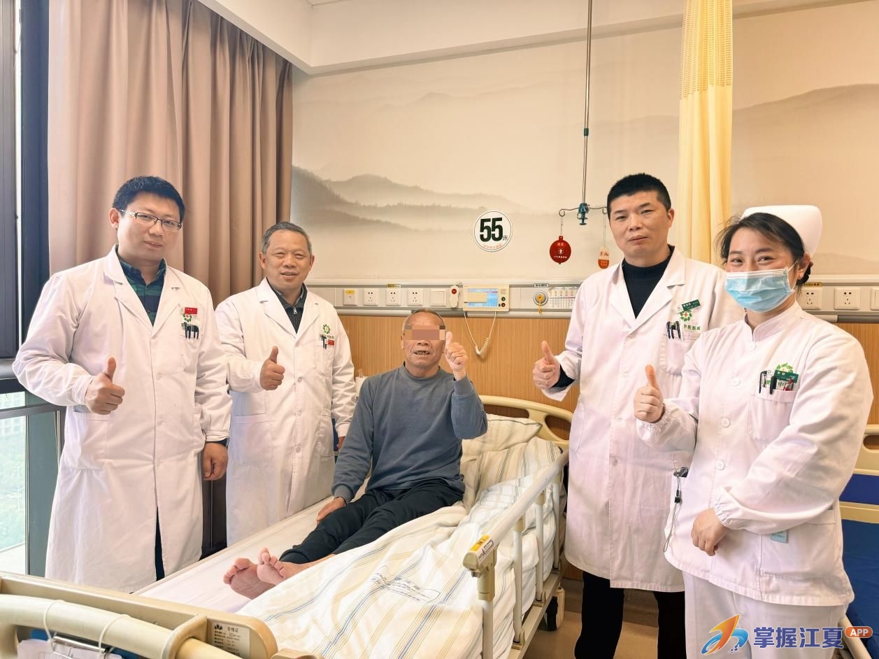 腿疼半月当痛风治 江夏区中医医院UBE微创术为六旬老人腰椎“松绑”