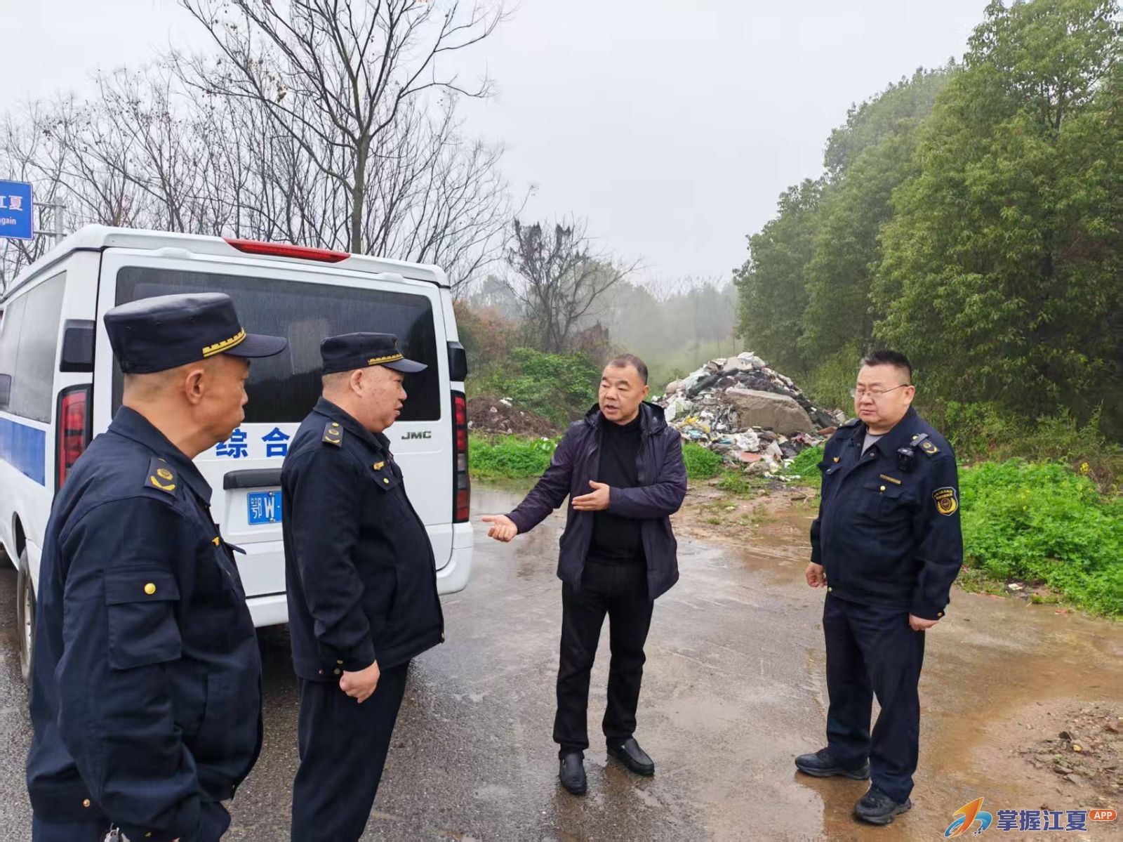 三方联动，破解江夏咸宁交界地带建筑垃圾清理顽疾