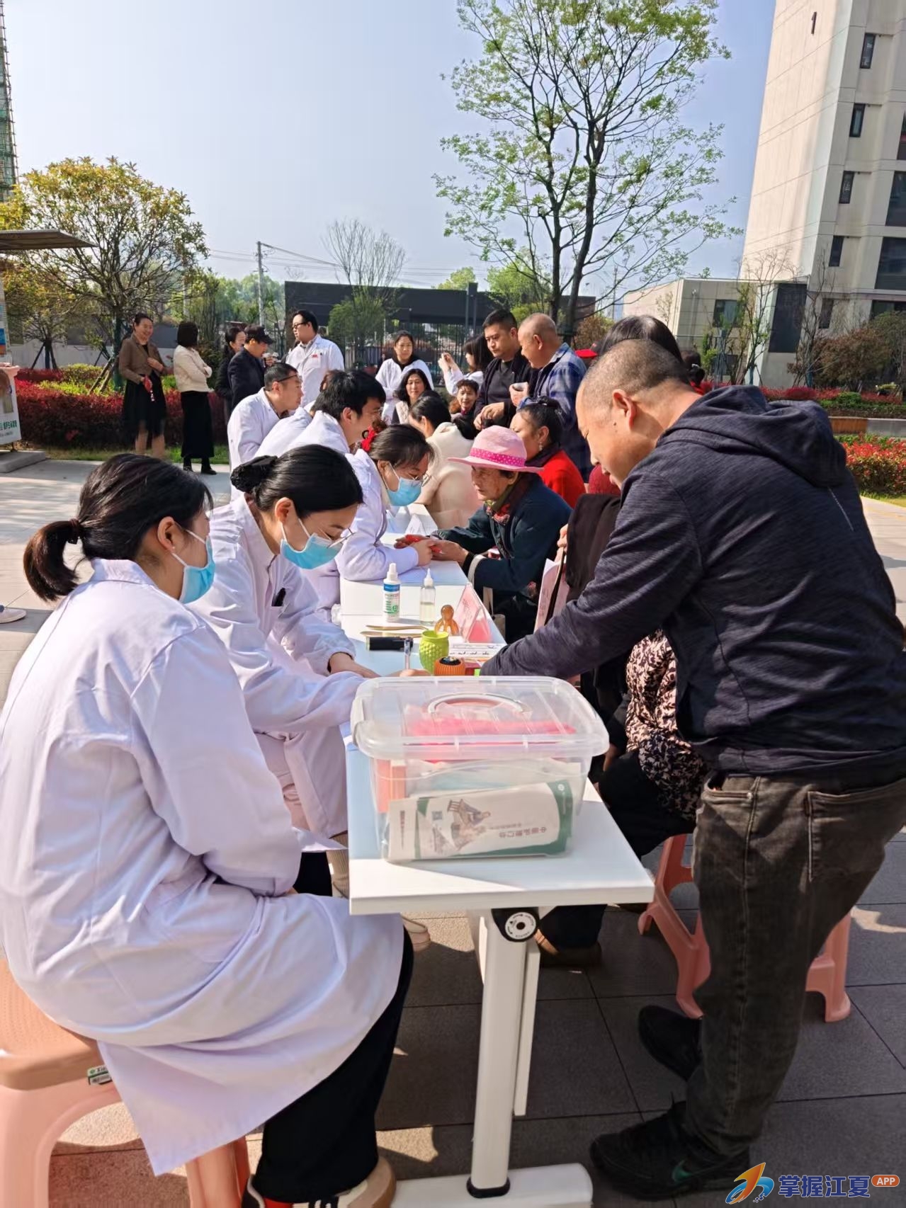 B超、心电图搬进社区！江夏这场义诊让居民在家门口享受“专家号”