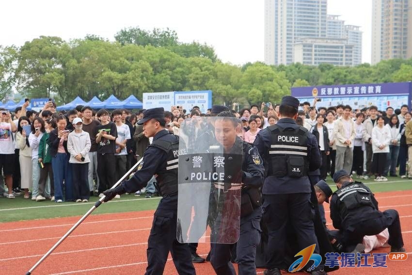 江夏公安与三千学子共筑平安防线