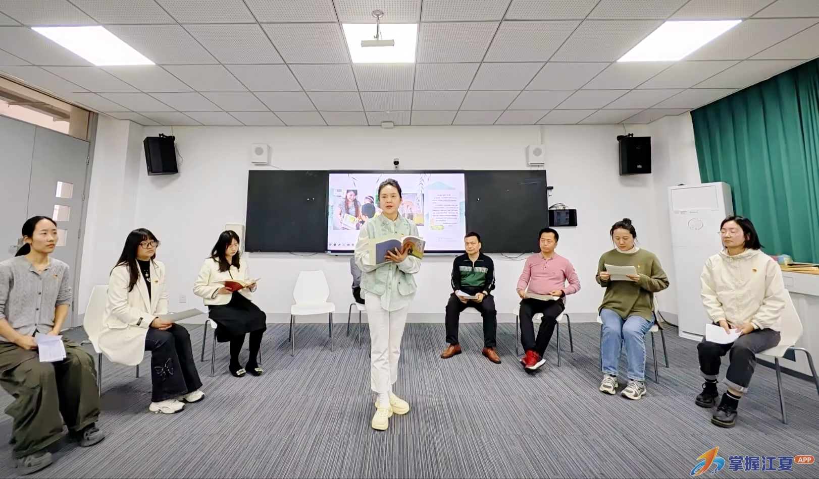 江夏区实验小学古驿路校区举办党员读书交流分享活动