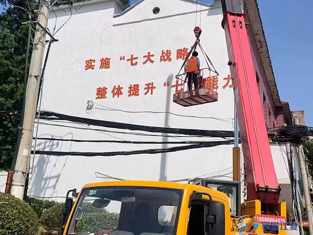 郑店街道开展专项整治 擦亮武汉南大门城市颜值