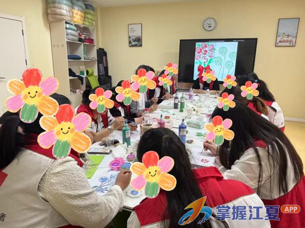 江夏区民政局开展“拓印生命肌理，‘藕’遇内心力量”精康同伴支持小组活动