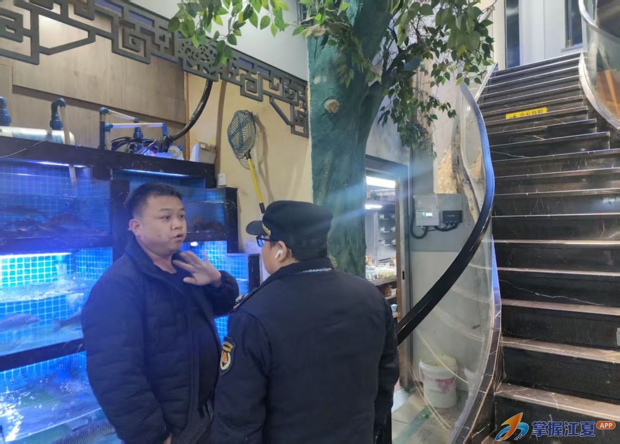 不搞“一罚了之”！江夏城管柔性执法化解餐馆油烟噪音扰民诉求