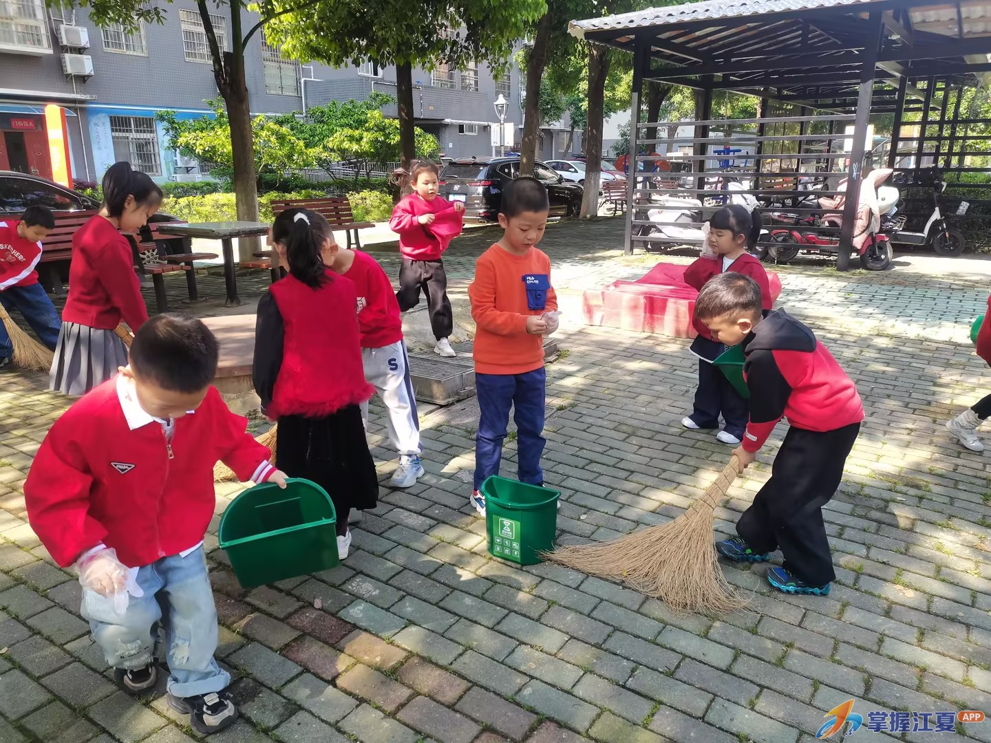江夏区中心幼儿园开展劳动节实践活动