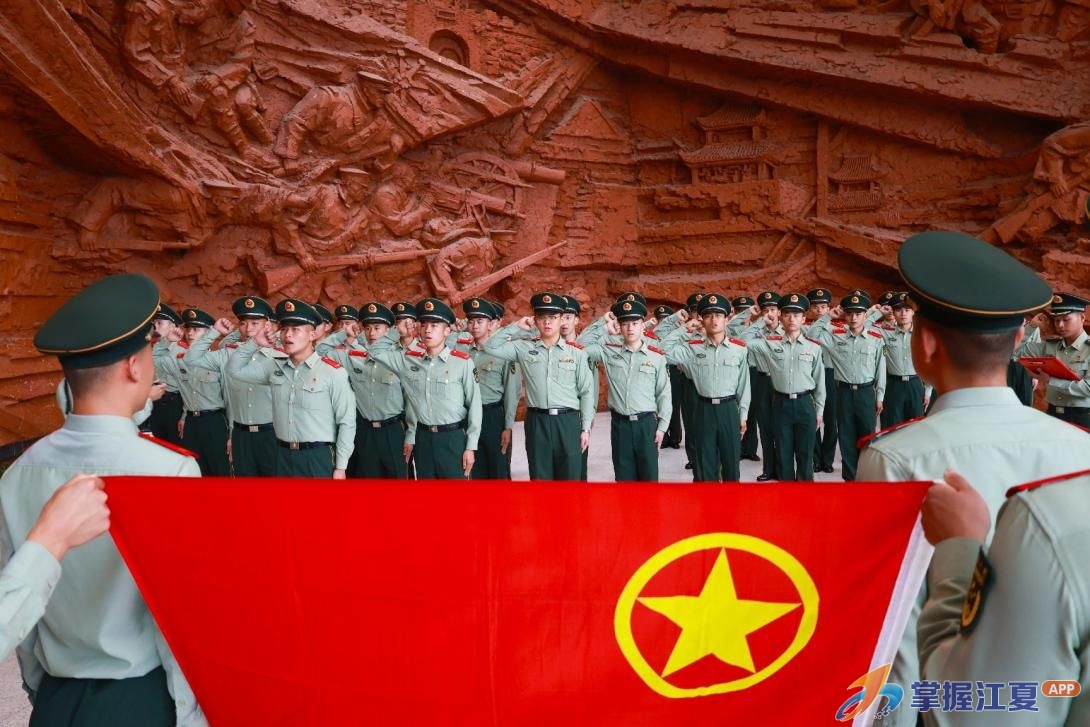 团旗飘扬、誓言铿锵！武警官兵走进辛亥革命博物院过“别样”五四