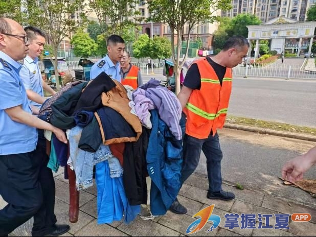 清理“私家菜园”消除安全隐患——金口街道联合整治金口大道环境乱象