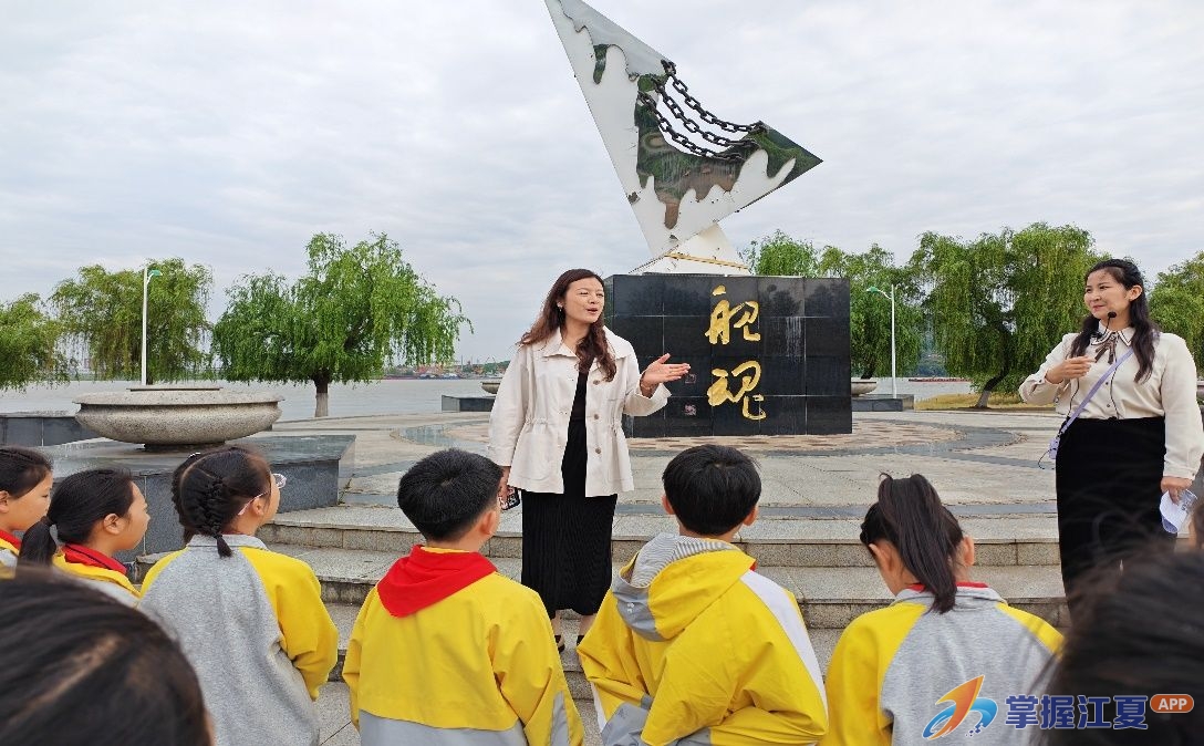 丝彩釉穿红脉 行走思政润童心  ——大花岭小学以非遗+军营实践打造沉浸式行走思政课