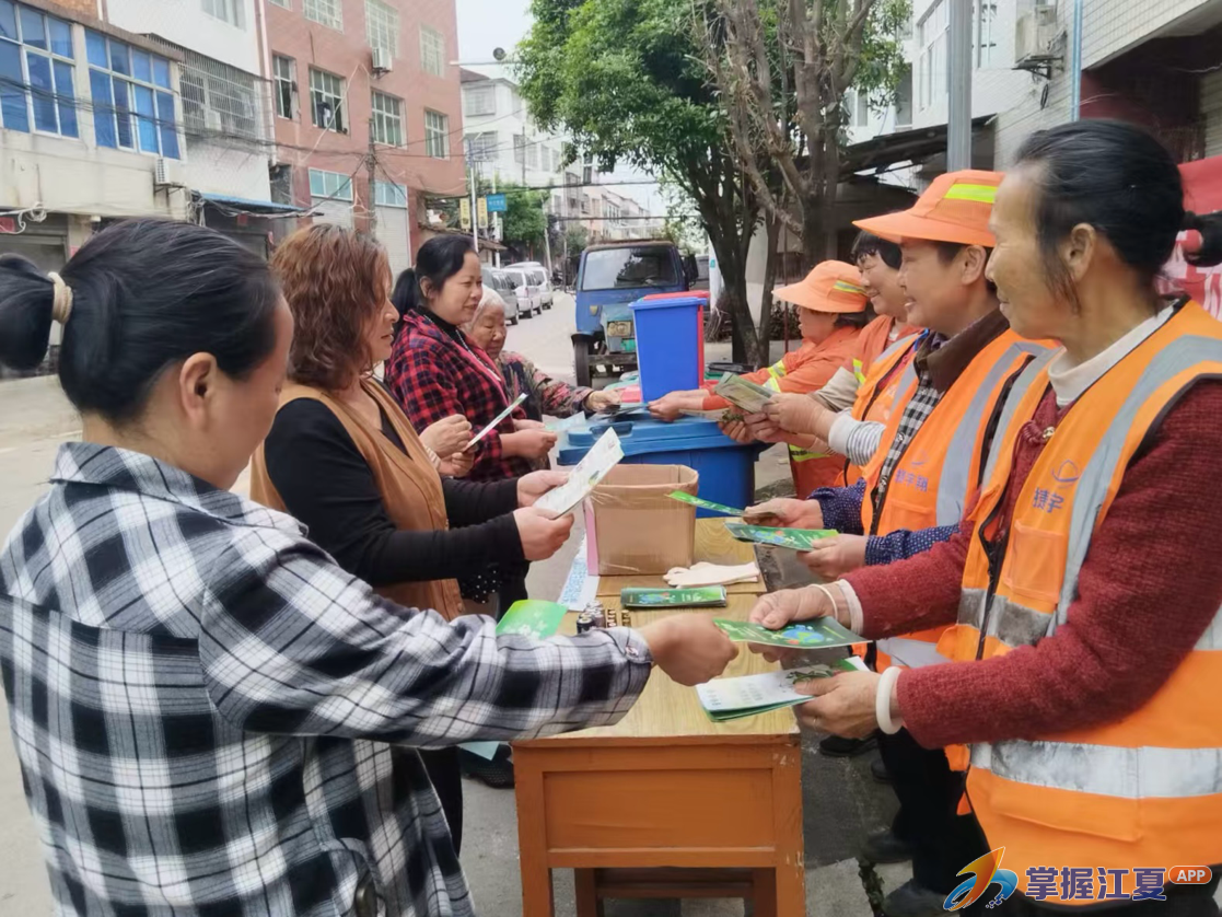 城管进社区 分类入人心
