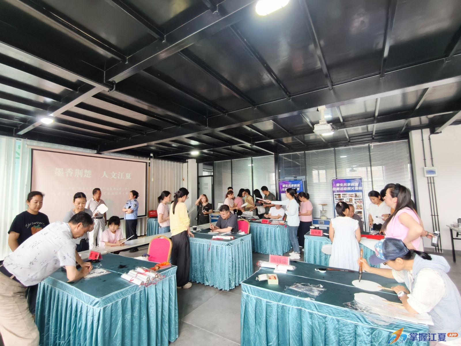 墨香荆楚 人文江夏——荆楚“红色文艺轻骑兵”省直书法家小分队走进庙山保利社区