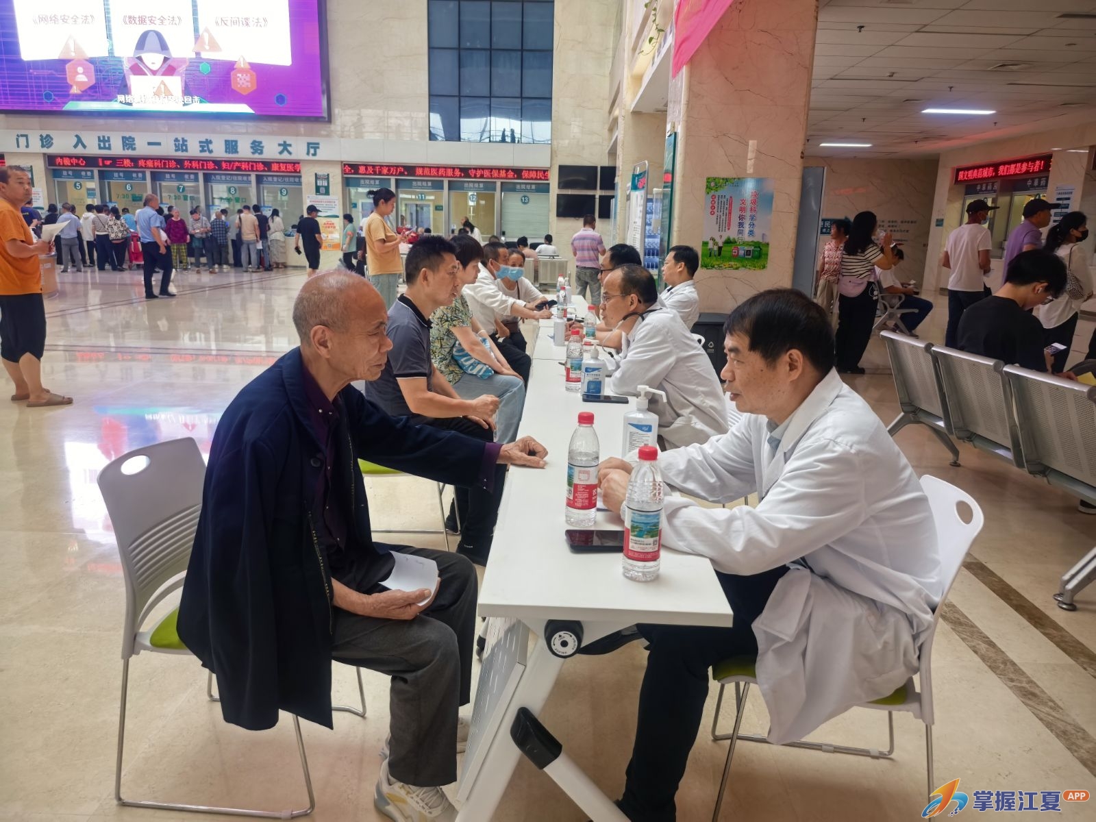 江夏区第一人民医院开展第18个“世界甲状腺日”公益义诊活动