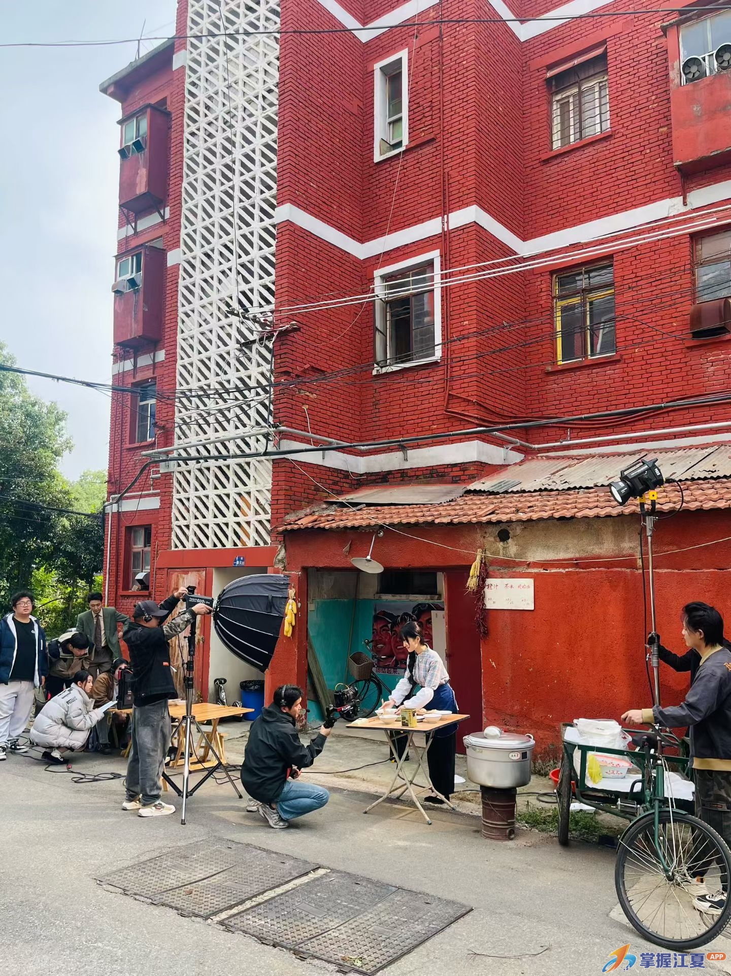 老矿区的光影新生：在江夏乌龙泉，走进一座不落幕的年代片场