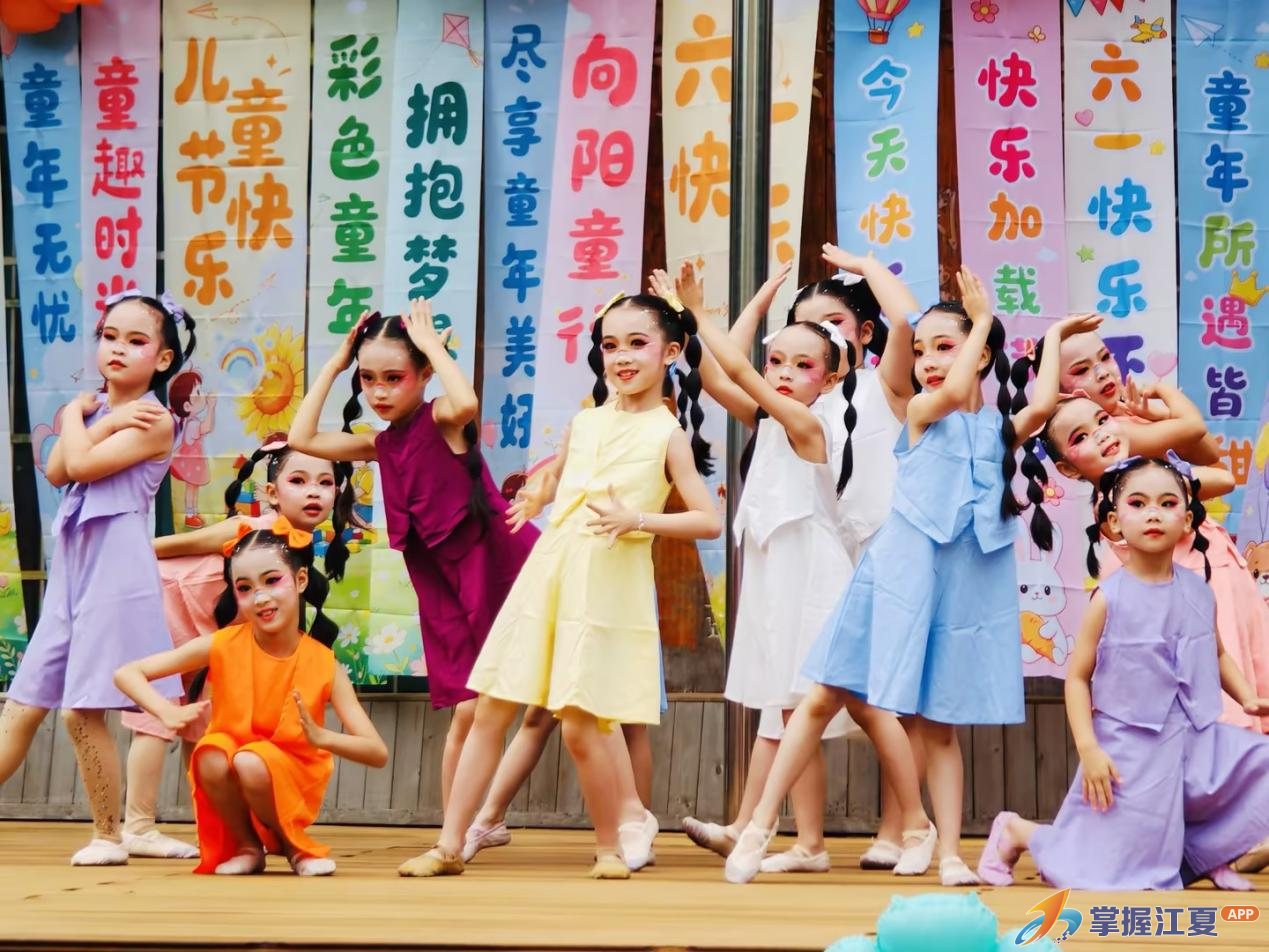 双校携手庆六一 活力舞姿绽芳华 ——舒安小学赴江夏区实验小学体育馆校区开展六一文艺汇演