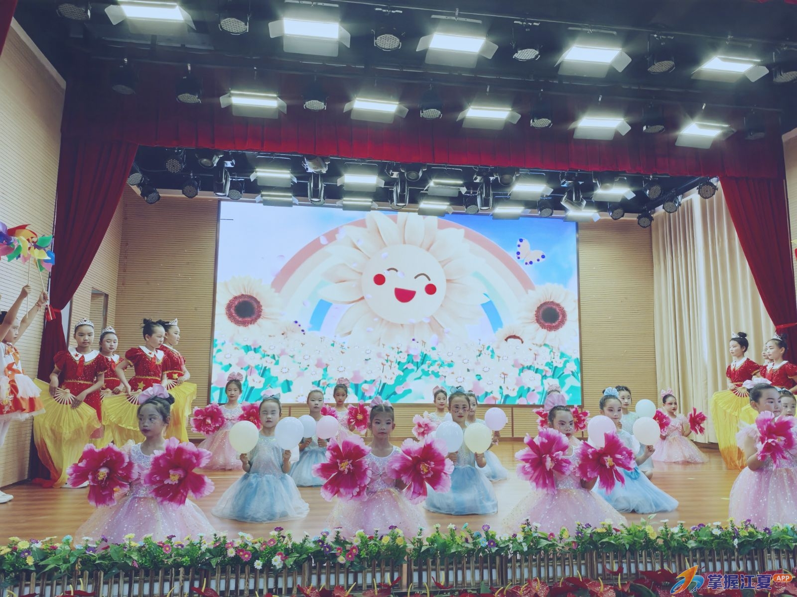 童心飞扬绽艺彩，强国有我向未来——江夏区金口小学2026年校园艺术节圆满落幕