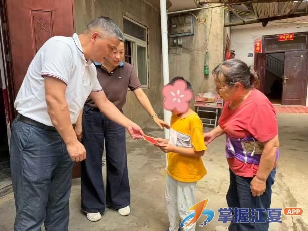 江夏​区民政局开展“六一”关爱困境儿童系列活动