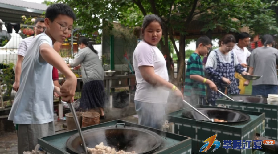 小小厨神”显身手 大方学校这堂“力行课”有味更有爱