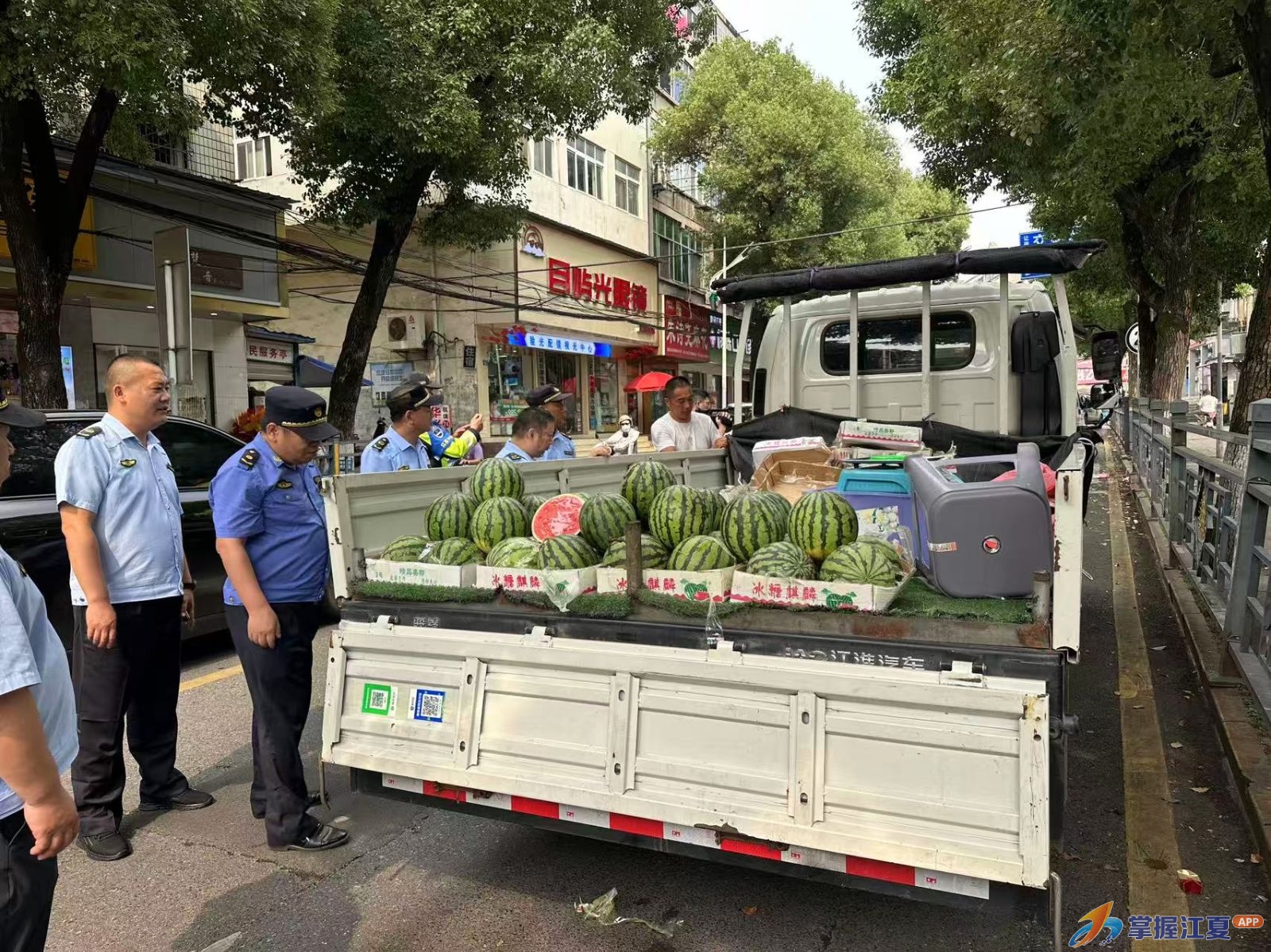 静音净街、护航追梦！纸坊街道多部门联动为学子营造“安心考场”