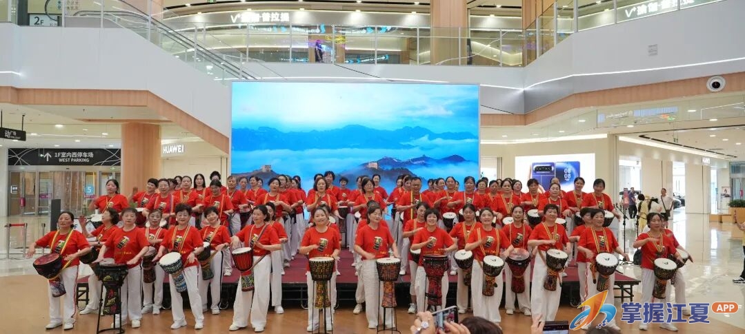江夏老年大学管乐系部分班级期末展演在永旺梦乐城专场华彩上演